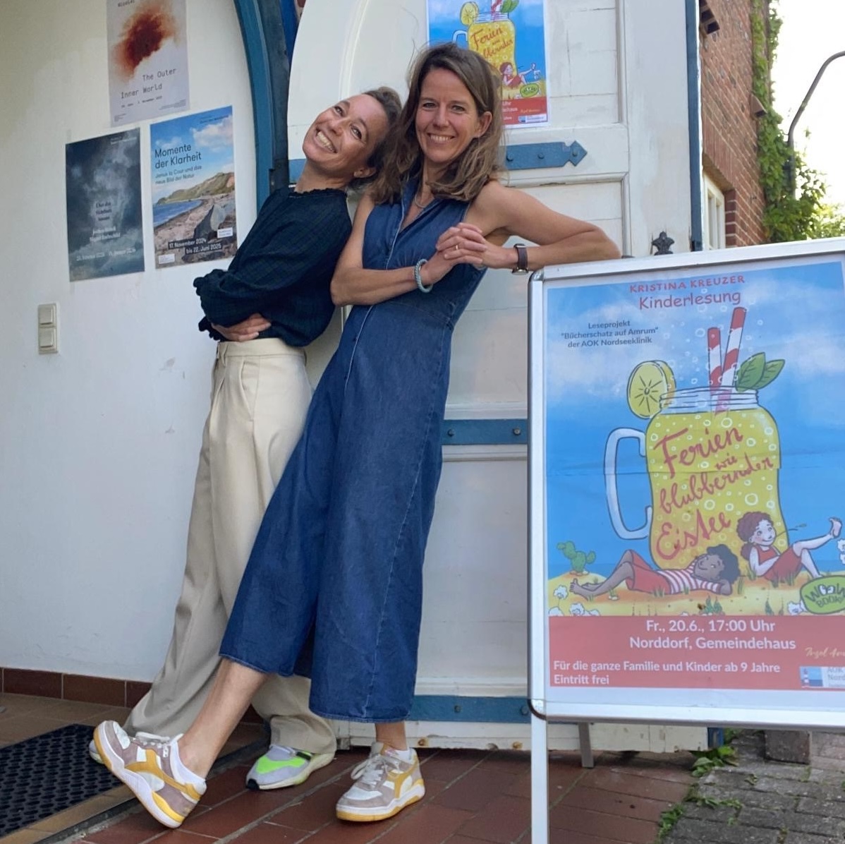 Kinderbuchautorin Kristina Kreuzer liest beim Auftakt des Vorleseprojekts auf Amrum.