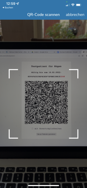 Scannen Sie den QR-Code auf Ihrem Einladungsschreiben.